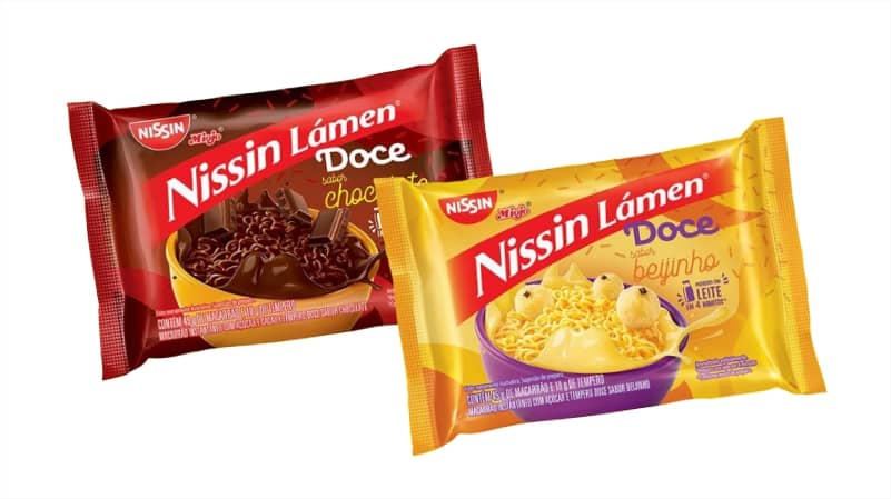 Embalagens dos miojos de chocolate e de beijinho da Nissin, lado a lado
